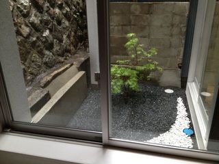 お風呂から見た庭.jpg